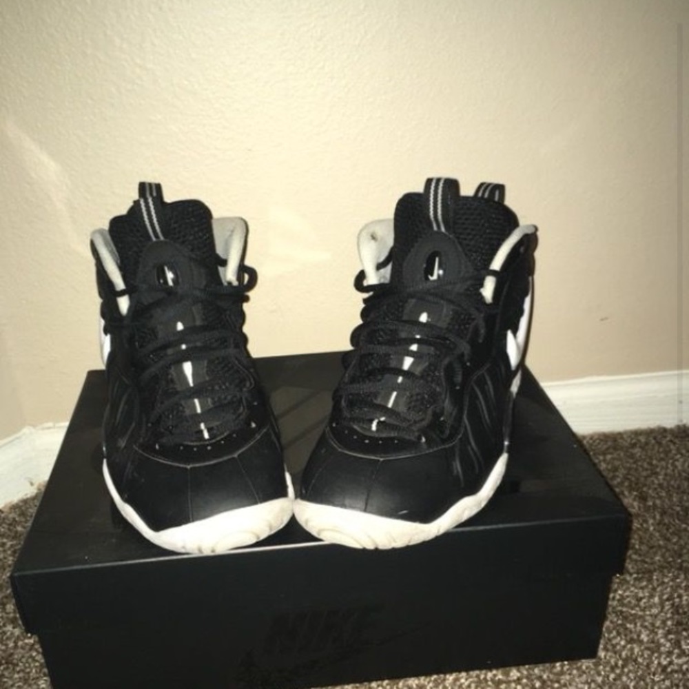 Black & white foamposites